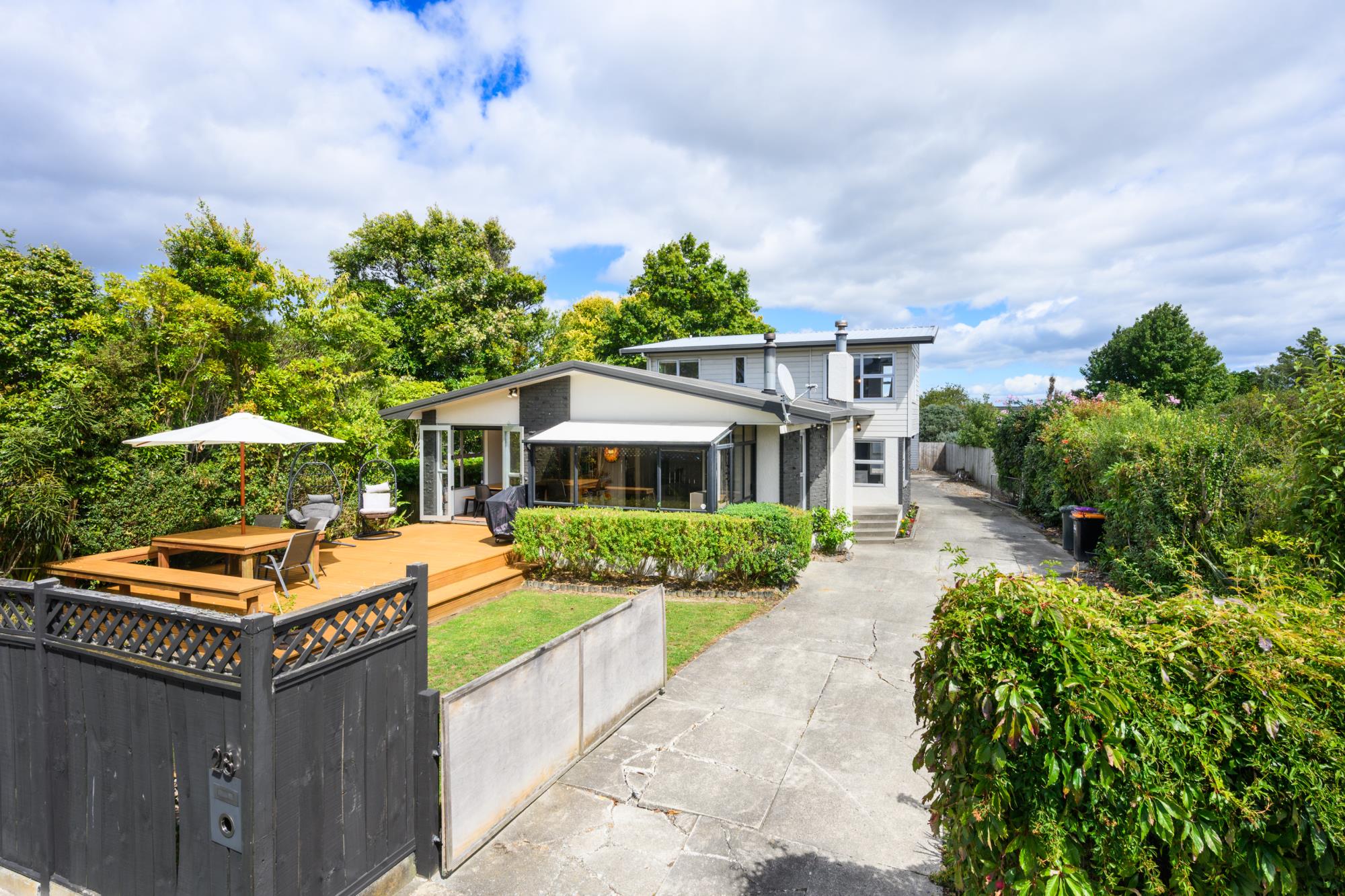 Fitzherbert 3房  Modern Family Living With Huge Garaging!!